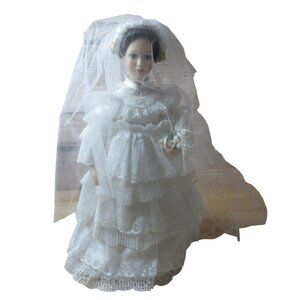 Royalton Collection Brunette Bride 16" Porcelain Doll 1998 Inc Stand
